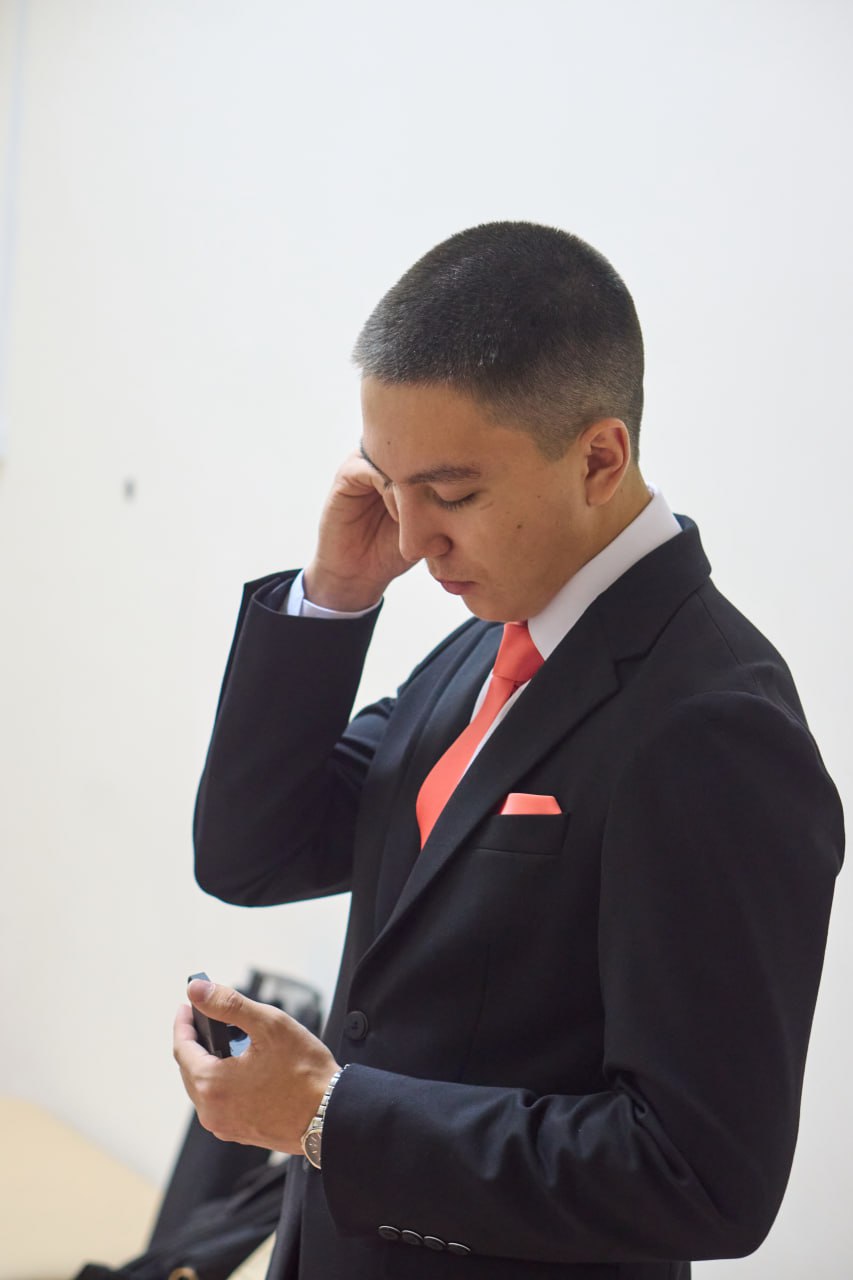 Сегодня весь день вместе с участниками Слета на сцене проводят его ведущие Егор Катаев и Дарья Ильина, воспитанники Ирины Бугаевой из Центра детского творчества города Абакана Сегодня весь день вместе с участниками Слета на сцене проводят его ведущие Егор Катаев и Дарья Ильина, воспитанники Ирины Бугаевой из Центра детского творчества города Абакана