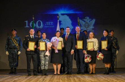 Глава Хакасии Принял участие в торжественном мероприятии, посвященном Дню судебного пристава и 160-летию со дня создания института судебных приставов в России