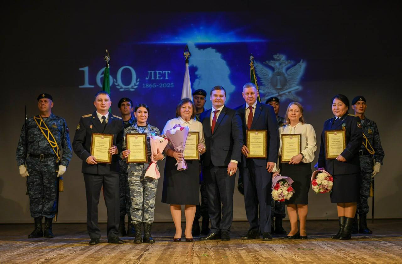 Глава Хакасии Принял участие в торжественном мероприятии, посвященном Дню судебного пристава и 160-летию со дня создания института судебных приставов в России