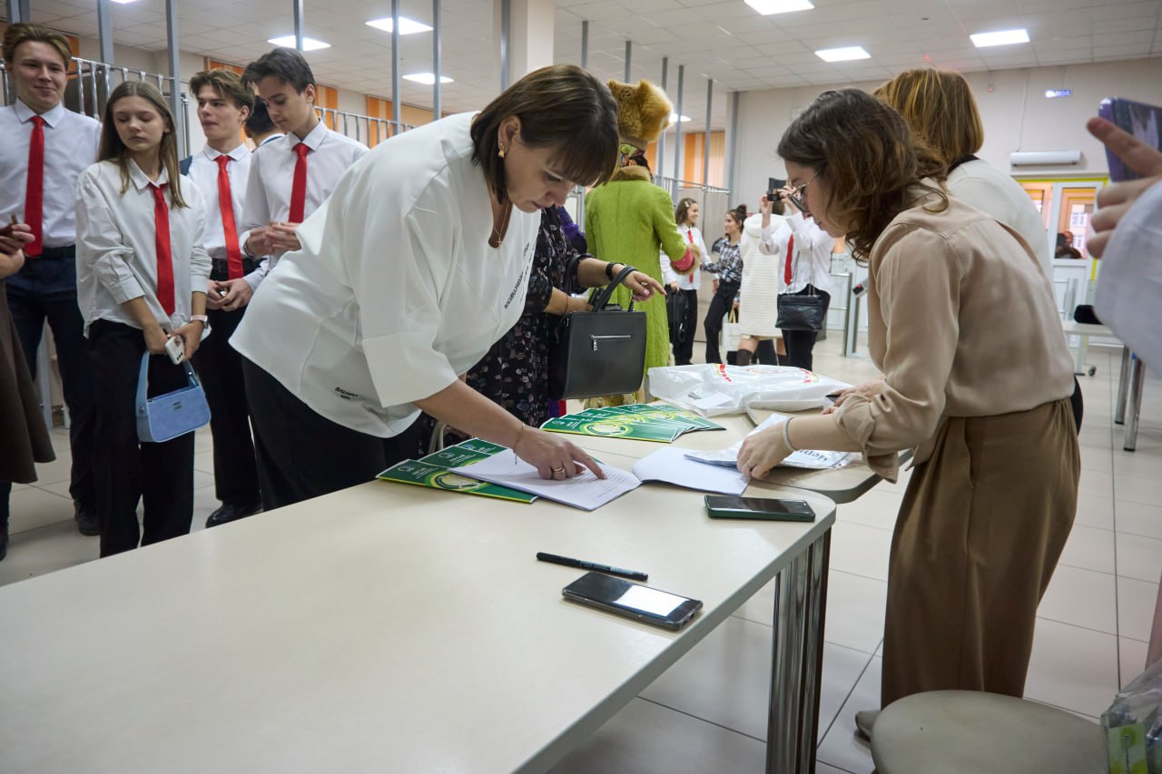 Меньше часа осталось до старта одного из самых масштабных ежегодных мероприятий Избиркома Хакасии – XXII открытого республиканского слета старшеклассников «Мы – будущие избиратели!»