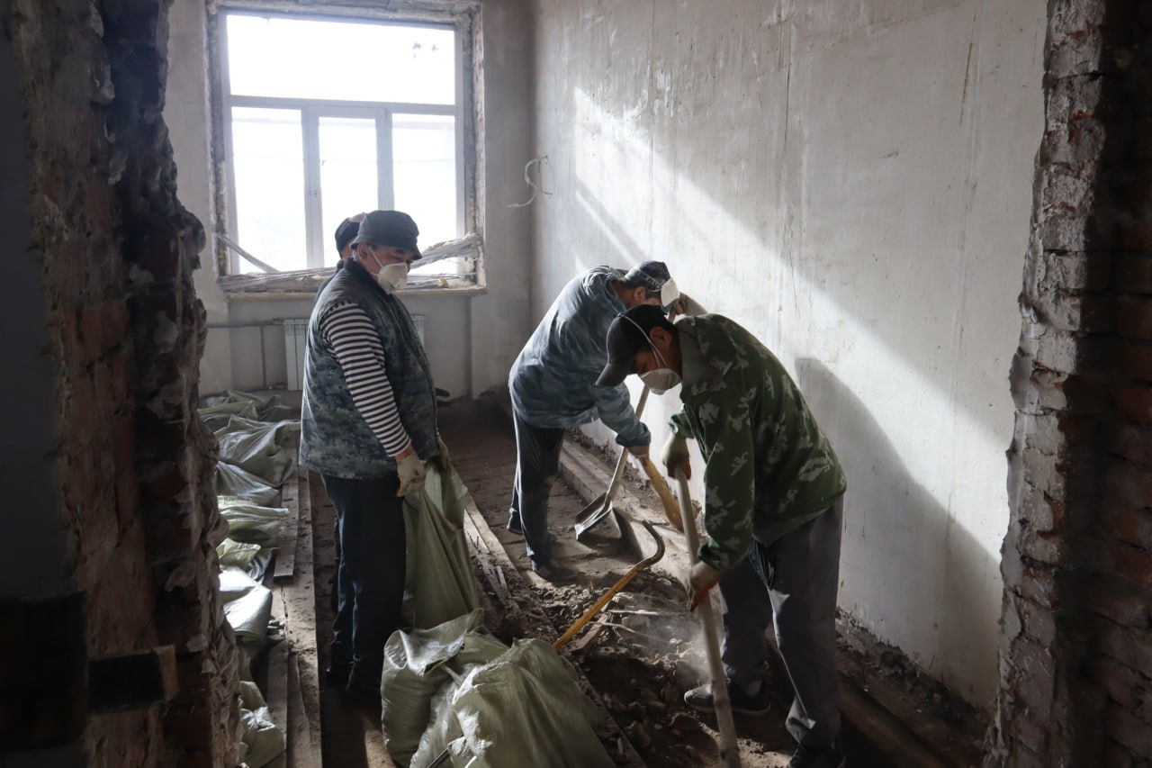 «Муниципальный жилищный фонд» держит хорошие темпы не только по фасадным работам в школе № 1, но и по внутренней отделке «Муниципальный жилищный фонд» держит хорошие темпы не только по фасадным работам в школе № 1, но и по внутренней отделке