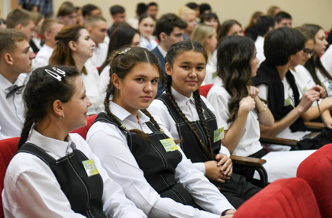 Валентин Олегович встретился со старшеклассниками в рамках XXII открытого республиканского слета «Мы – будущие избиратели!» Валентин Олегович встретился со старшеклассниками в рамках XXII открытого республиканского слета «Мы – будущие избиратели!»