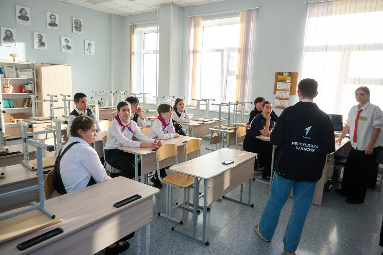 Каждый год мы стараемся придумать и проработать новые задания и новые форматы, но одно всегда остается неизменным – участники любого очного Слета проводят Плебисцит, на котором обсуждают интересные вопросы, а победителя... Каждый год мы стараемся придумать и проработать новые задания и новые форматы, но одно всегда остается неизменным – участники любого очного Слета проводят Плебисцит, на котором обсуждают интересные вопросы, а победителя...