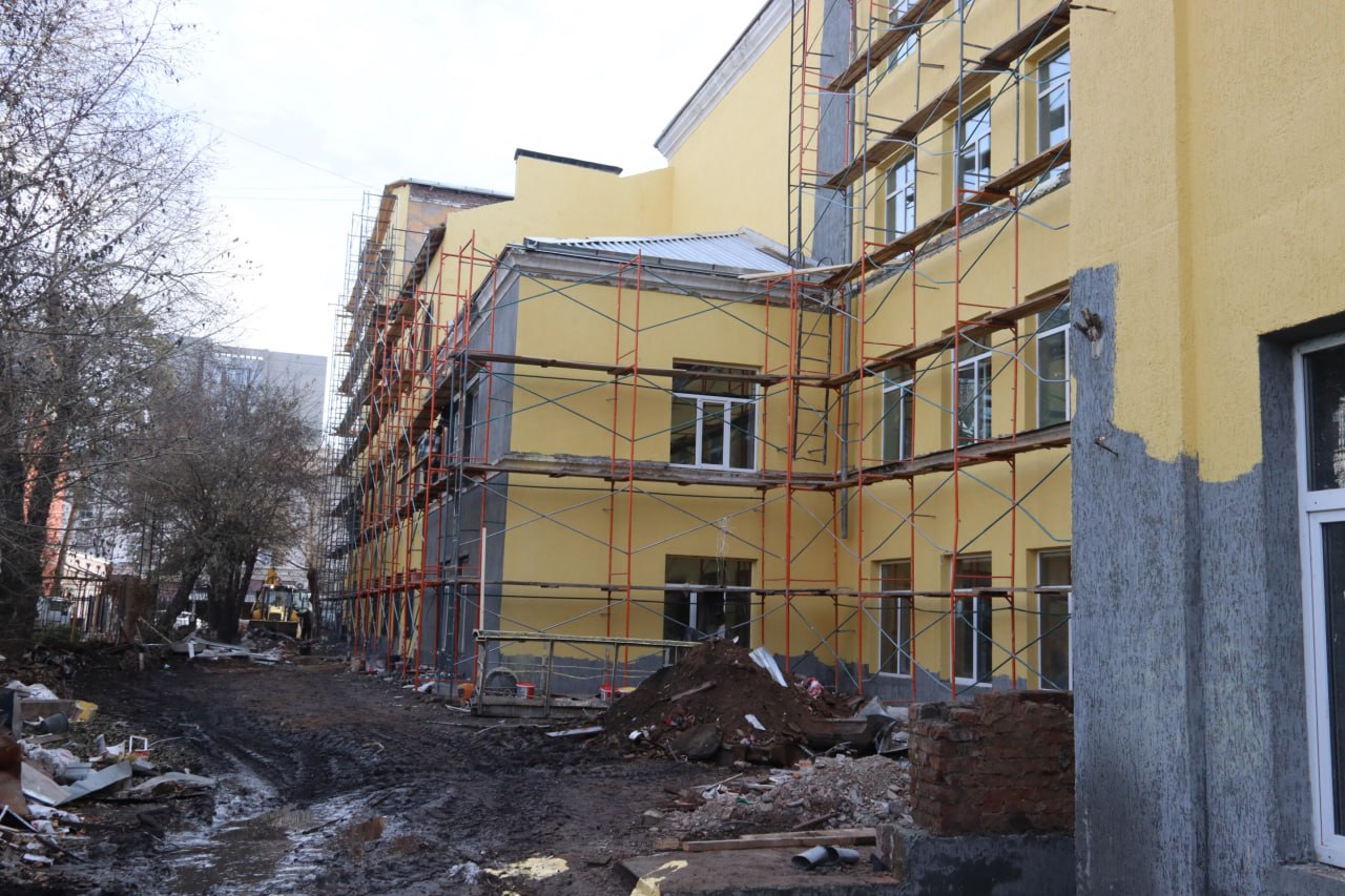 «Муниципальный жилищный фонд» держит хорошие темпы не только по фасадным работам в школе № 1, но и по внутренней отделке «Муниципальный жилищный фонд» держит хорошие темпы не только по фасадным работам в школе № 1, но и по внутренней отделке