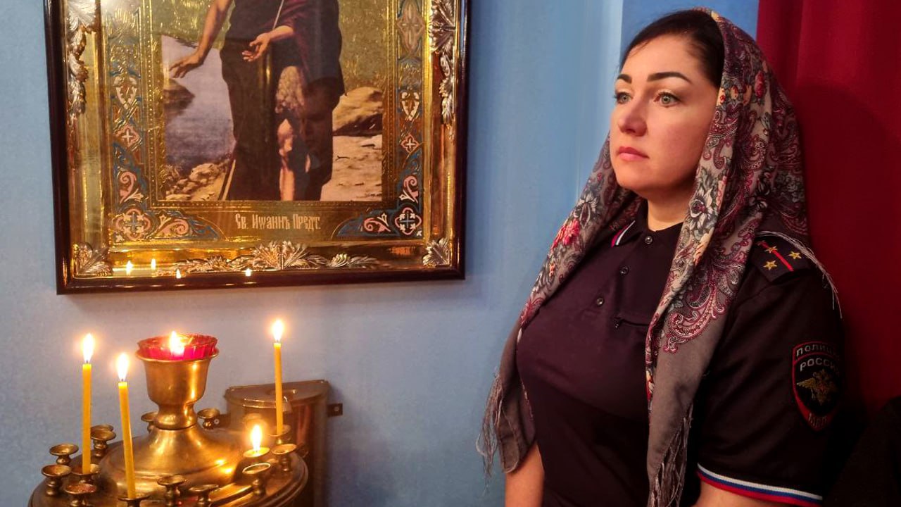 Накануне Дня памяти воинов-земляков, погибших в локальных войнах и военных конфликтах, в МВД по Республике Хакасия состоялась Божественная литургия Накануне Дня памяти воинов-земляков, погибших в локальных войнах и военных конфликтах, в МВД по Республике Хакасия состоялась Божественная литургия