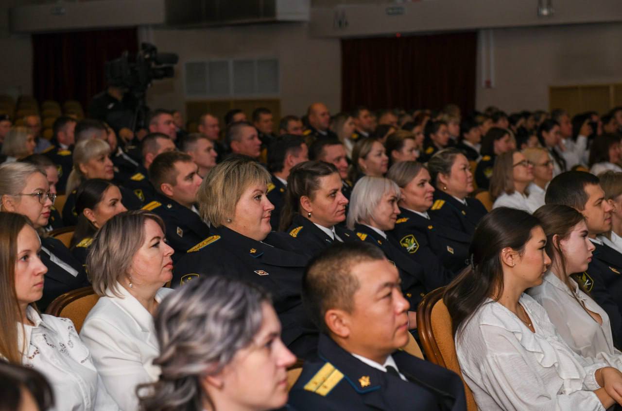 Глава Хакасии Принял участие в торжественном мероприятии, посвященном Дню судебного пристава и 160-летию со дня создания института судебных приставов в России Глава Хакасии Принял участие в торжественном мероприятии, посвященном Дню судебного пристава и 160-летию со дня создания института судебных приставов в России