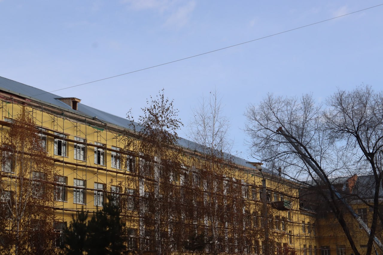 «Муниципальный жилищный фонд» держит хорошие темпы не только по фасадным работам в школе № 1, но и по внутренней отделке