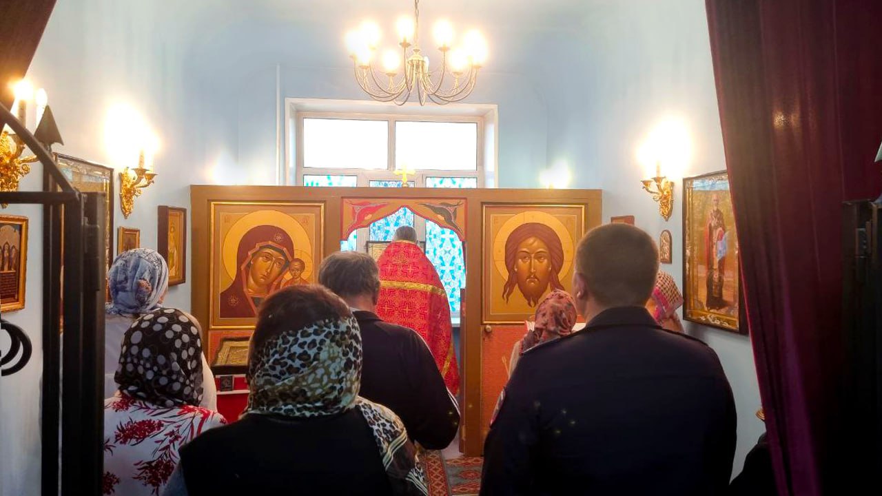 Накануне Дня памяти воинов-земляков, погибших в локальных войнах и военных конфликтах, в МВД по Республике Хакасия состоялась Божественная литургия Накануне Дня памяти воинов-земляков, погибших в локальных войнах и военных конфликтах, в МВД по Республике Хакасия состоялась Божественная литургия