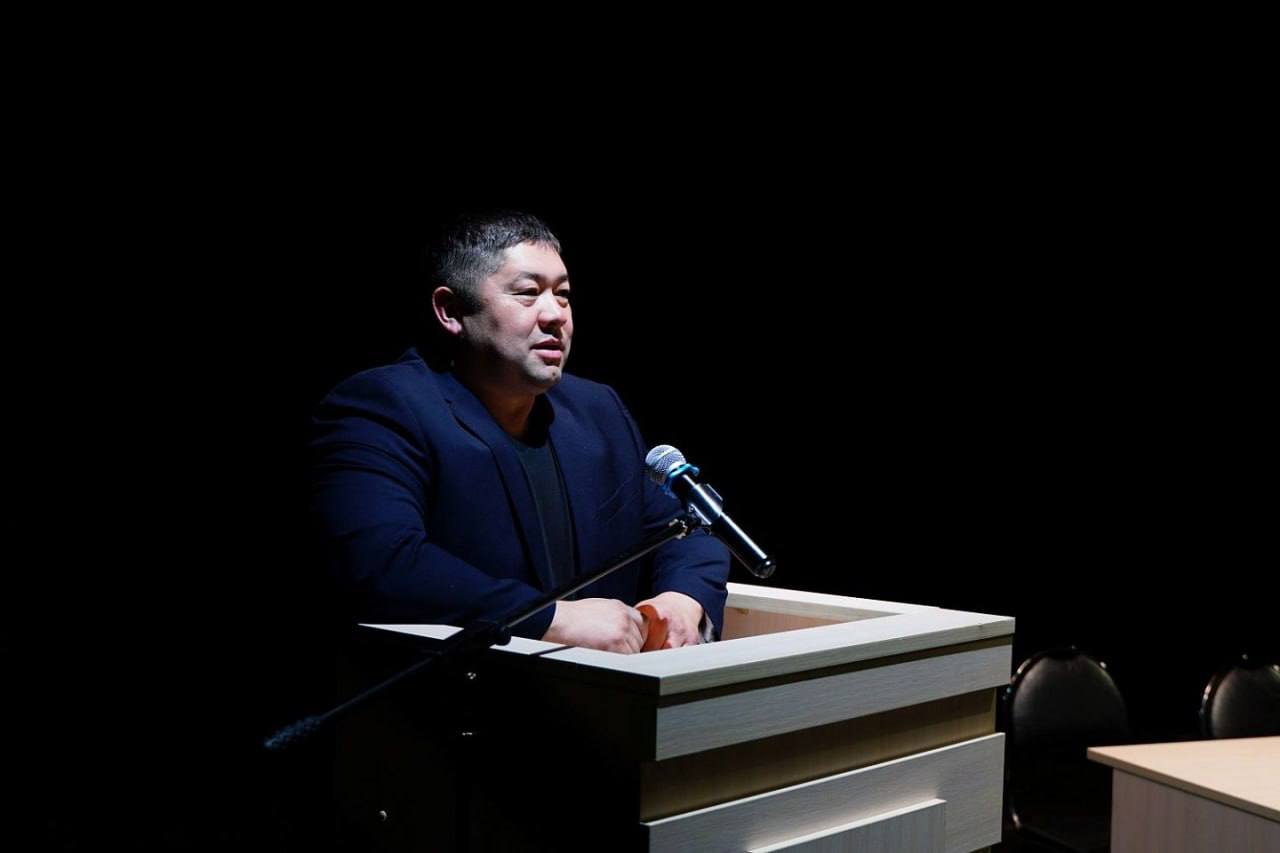 Ведущий артист Театра Топанова Андрей Тюкпиеков избран председателем регионального отделения Союза театральных деятелей РФ Ведущий артист Театра Топанова Андрей Тюкпиеков избран председателем регионального отделения Союза театральных деятелей РФ