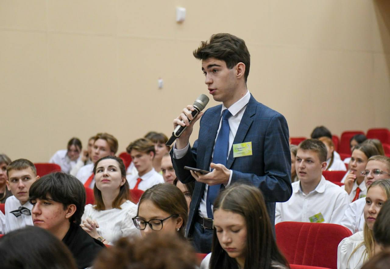 Валентин Олегович встретился со старшеклассниками в рамках XXII открытого республиканского слета «Мы – будущие избиратели!» Валентин Олегович встретился со старшеклассниками в рамках XXII открытого республиканского слета «Мы – будущие избиратели!»