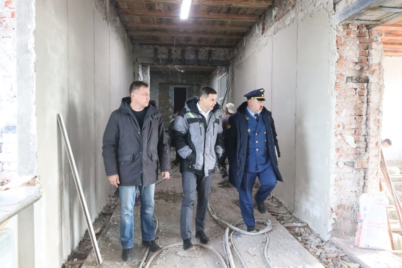 «Муниципальный жилищный фонд» держит хорошие темпы не только по фасадным работам в школе № 1, но и по внутренней отделке «Муниципальный жилищный фонд» держит хорошие темпы не только по фасадным работам в школе № 1, но и по внутренней отделке