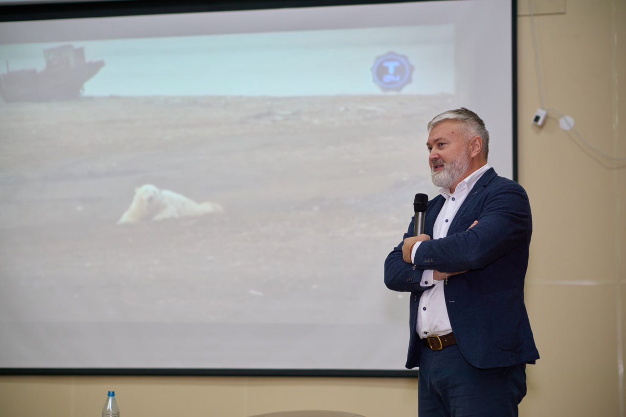 Те, кто не попал в команду или в состав избирательной комиссии тоже не скучают Те, кто не попал в команду или в состав избирательной комиссии тоже не скучают