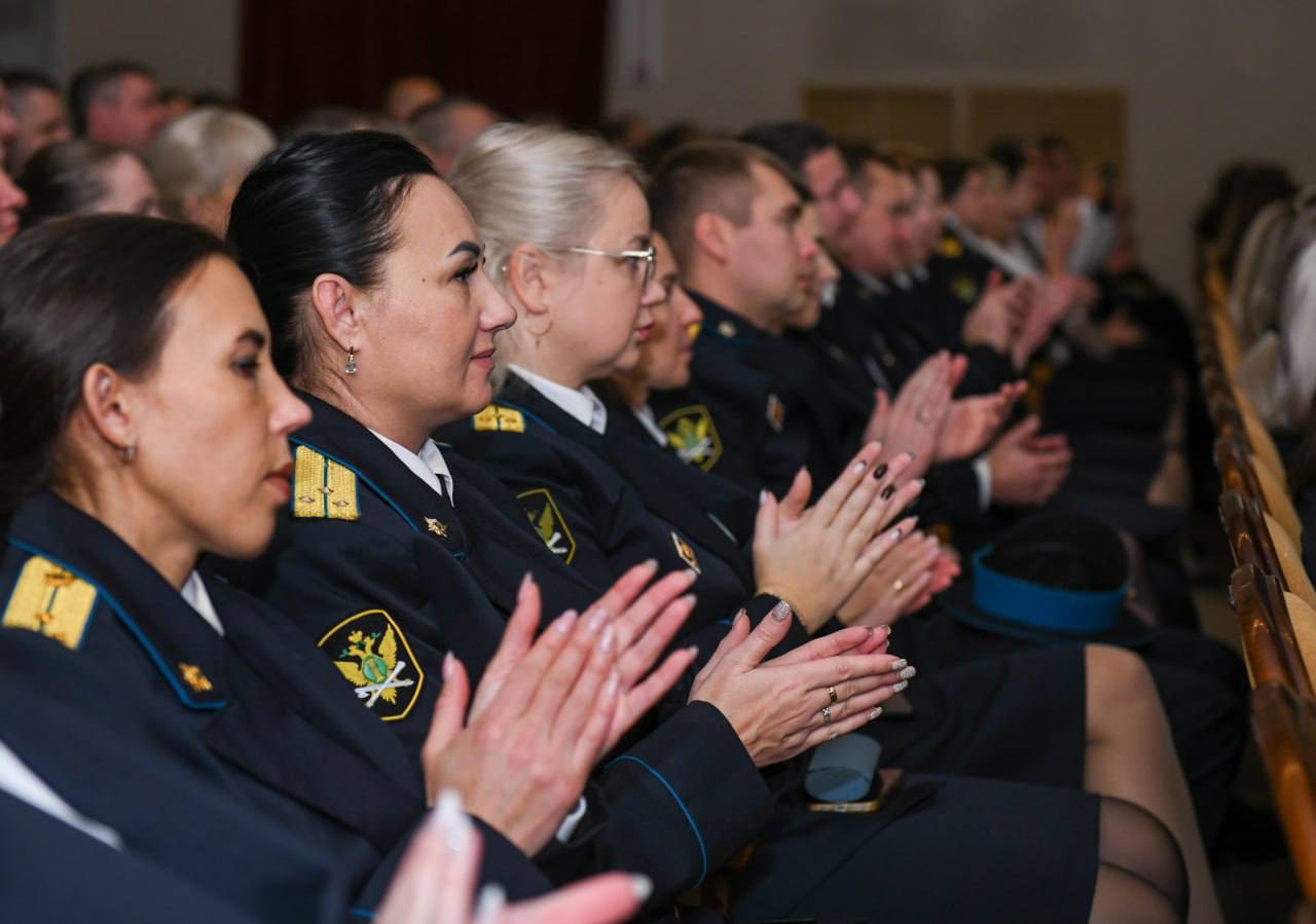 Глава Хакасии Принял участие в торжественном мероприятии, посвященном Дню судебного пристава и 160-летию со дня создания института судебных приставов в России Глава Хакасии Принял участие в торжественном мероприятии, посвященном Дню судебного пристава и 160-летию со дня создания института судебных приставов в России
