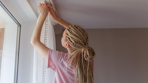 Белее снега: «бабушкин» способ вернет тюлевой занавеске первозданный вид