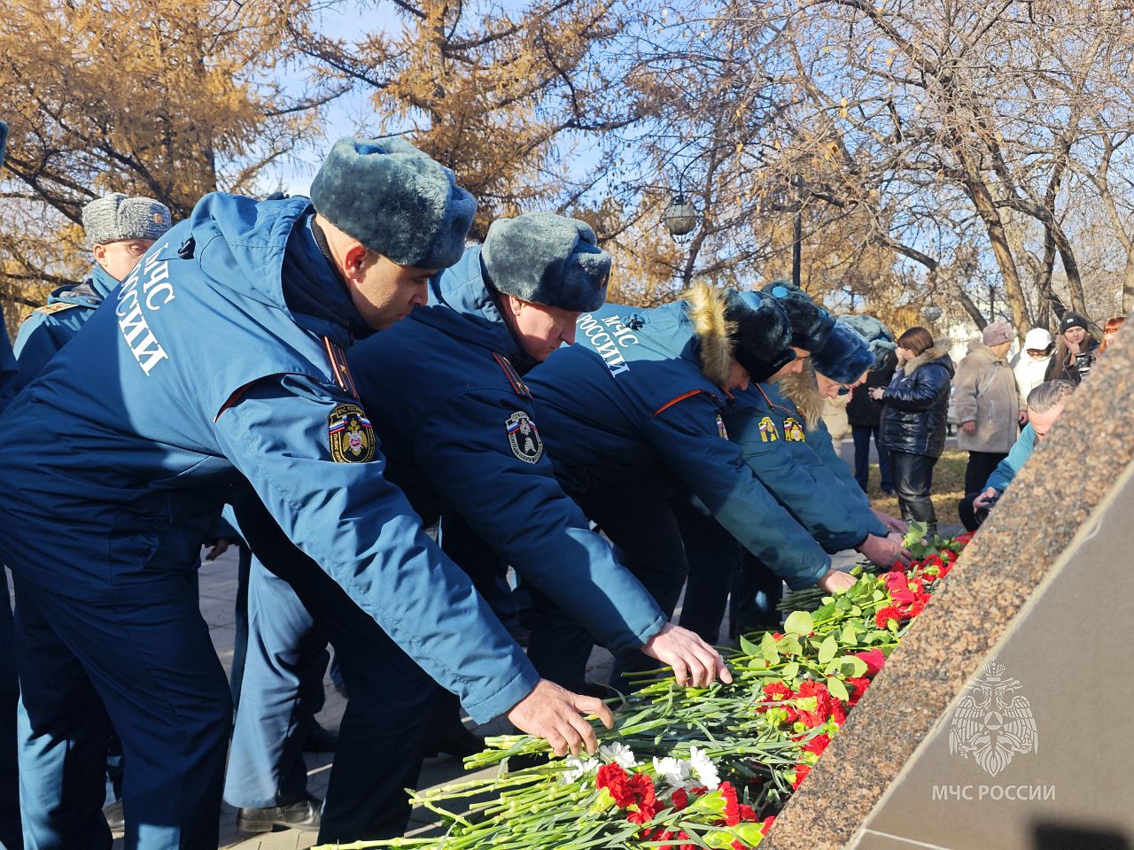 Вечная память павшим. Сегодня, в Димитриевскую субботу, по всей России проходят траурные митинги Вечная память павшим. Сегодня, в Димитриевскую субботу, по всей России проходят траурные митинги
