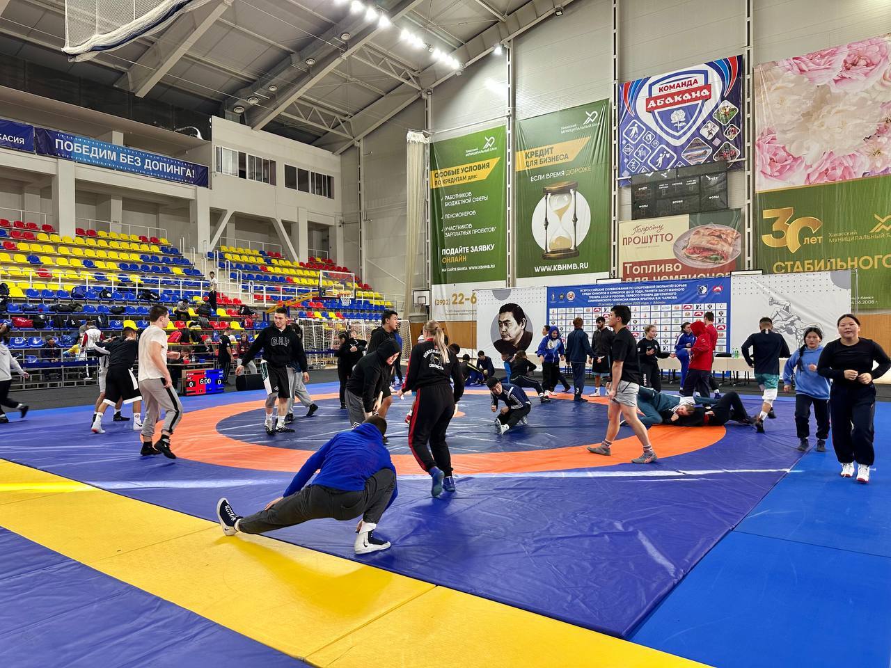 Всероссийские соревнования по вольной борьбе стартовали в абаканском спорткомплексе им. Н.Г. Булакина Всероссийские соревнования по вольной борьбе стартовали в абаканском спорткомплексе им. Н.Г. Булакина