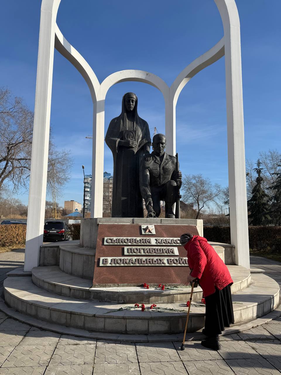 Абакан помнит своих героев: сегодня в республиканской столице вспоминают тех, кто за мирное небо над нашими головами отдал самую высокую цену — свою жизнь Абакан помнит своих героев: сегодня в республиканской столице вспоминают тех, кто за мирное небо над нашими головами отдал самую высокую цену — свою жизнь