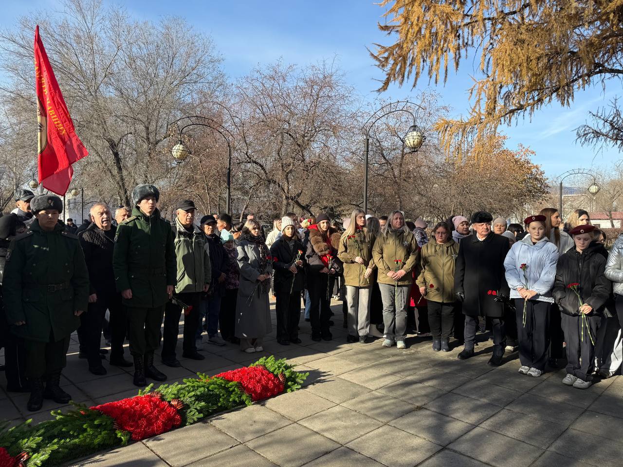 Абакан помнит своих героев: сегодня в республиканской столице вспоминают тех, кто за мирное небо над нашими головами отдал самую высокую цену — свою жизнь Абакан помнит своих героев: сегодня в республиканской столице вспоминают тех, кто за мирное небо над нашими головами отдал самую высокую цену — свою жизнь