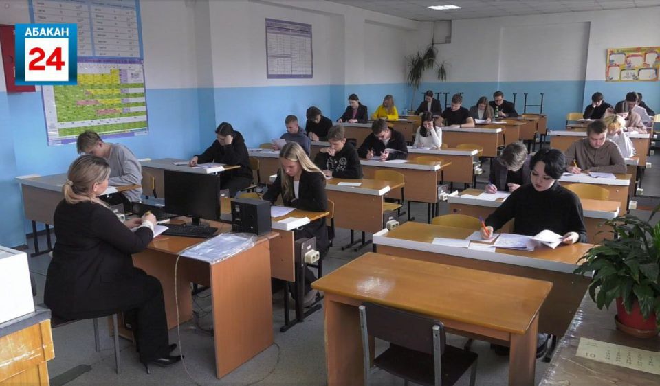 Патриотические композиции о дружбе, взаимопомощи и любви к Родине заменят звонки в школах Хакасии в ноябре