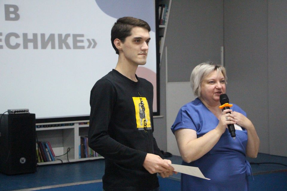 Слова поздравлений, признания и благодарности: абаканскому «Ровеснику» - 55. Здесь не «ставят клише», не делят подростков на хороших и плохих, здесь любят молодёжь: разную, шумную, творческую и, конечно же, читающую Слова поздравлений, признания и благодарности: абаканскому «Ровеснику» - 55. Здесь не «ставят клише», не делят подростков на хороших и плохих, здесь любят молодёжь: разную, шумную, творческую и, конечно же, читающую