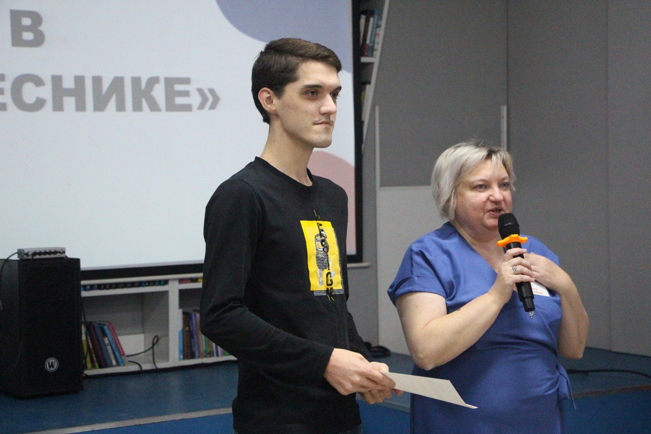 Слова поздравлений, признания и благодарности: абаканскому «Ровеснику» - 55. Здесь не «ставят клише», не делят подростков на хороших и плохих, здесь любят молодёжь: разную, шумную, творческую и, конечно же, читающую Слова поздравлений, признания и благодарности: абаканскому «Ровеснику» - 55. Здесь не «ставят клише», не делят подростков на хороших и плохих, здесь любят молодёжь: разную, шумную, творческую и, конечно же, читающую