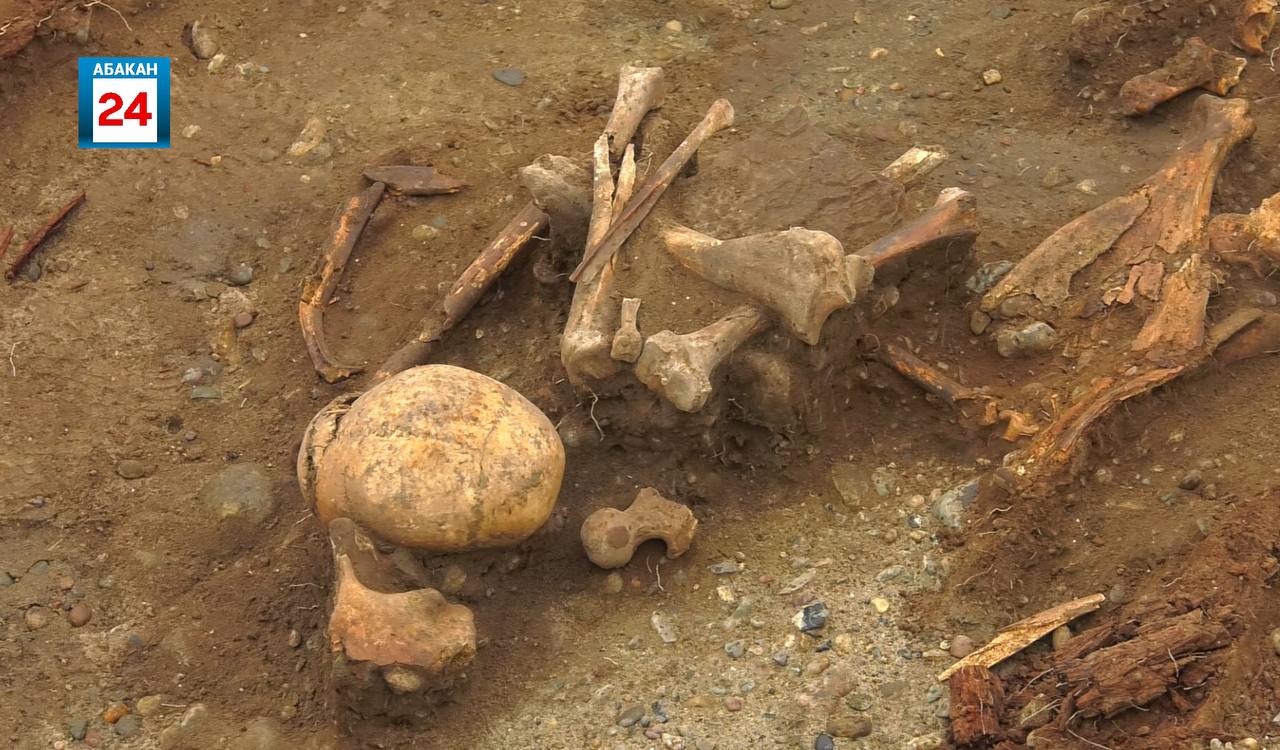 Невероятная археологическая находка: погребения тагарской и таштыкской культур обнаружены в районе Нефтебазы в Абакане Невероятная археологическая находка: погребения тагарской и таштыкской культур обнаружены в районе Нефтебазы в Абакане