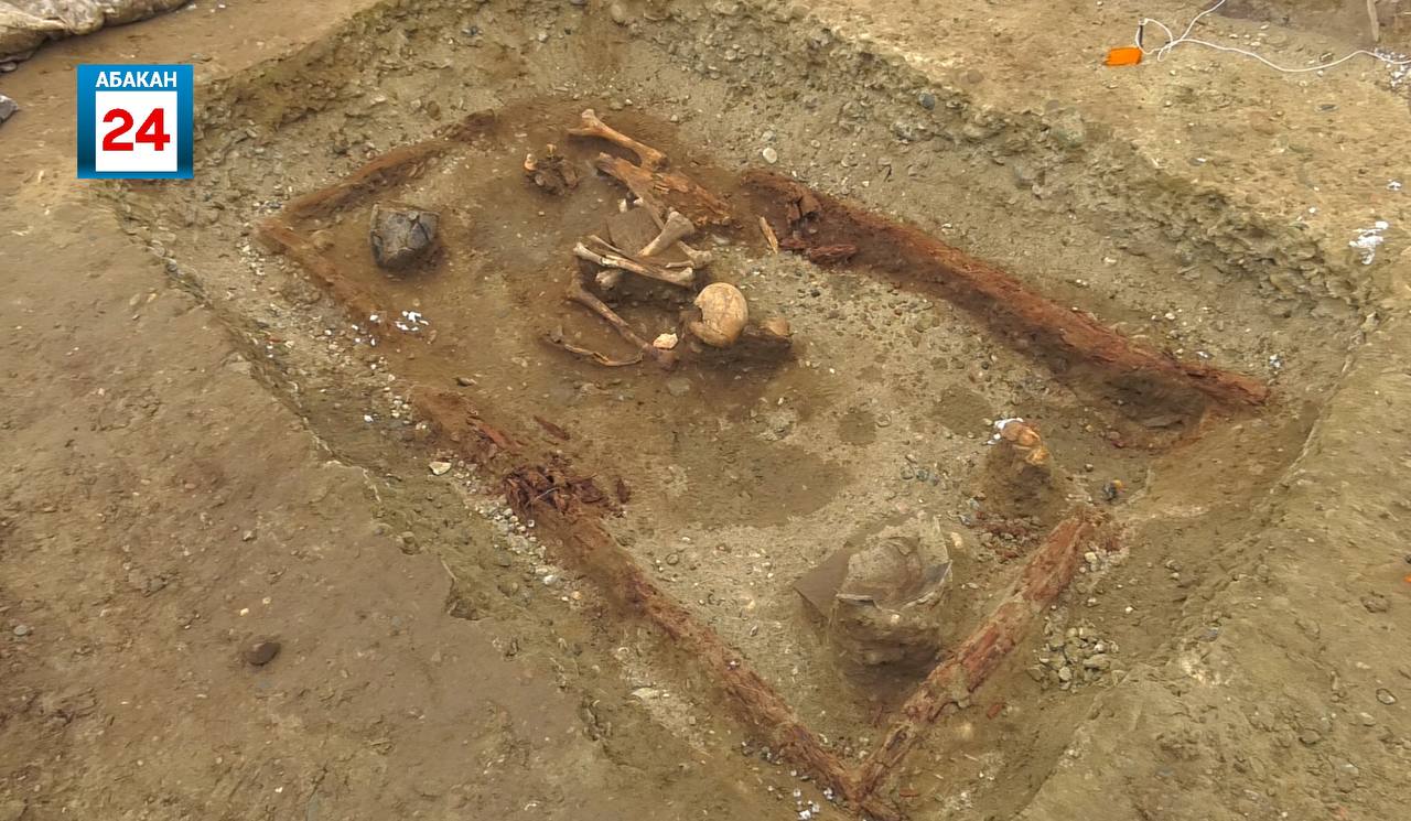 Невероятная археологическая находка: погребения тагарской и таштыкской культур обнаружены в районе Нефтебазы в Абакане Невероятная археологическая находка: погребения тагарской и таштыкской культур обнаружены в районе Нефтебазы в Абакане