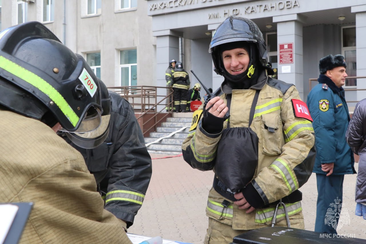 Службе пожаротушения в Хакасии 33 года! Службе пожаротушения в Хакасии 33 года!