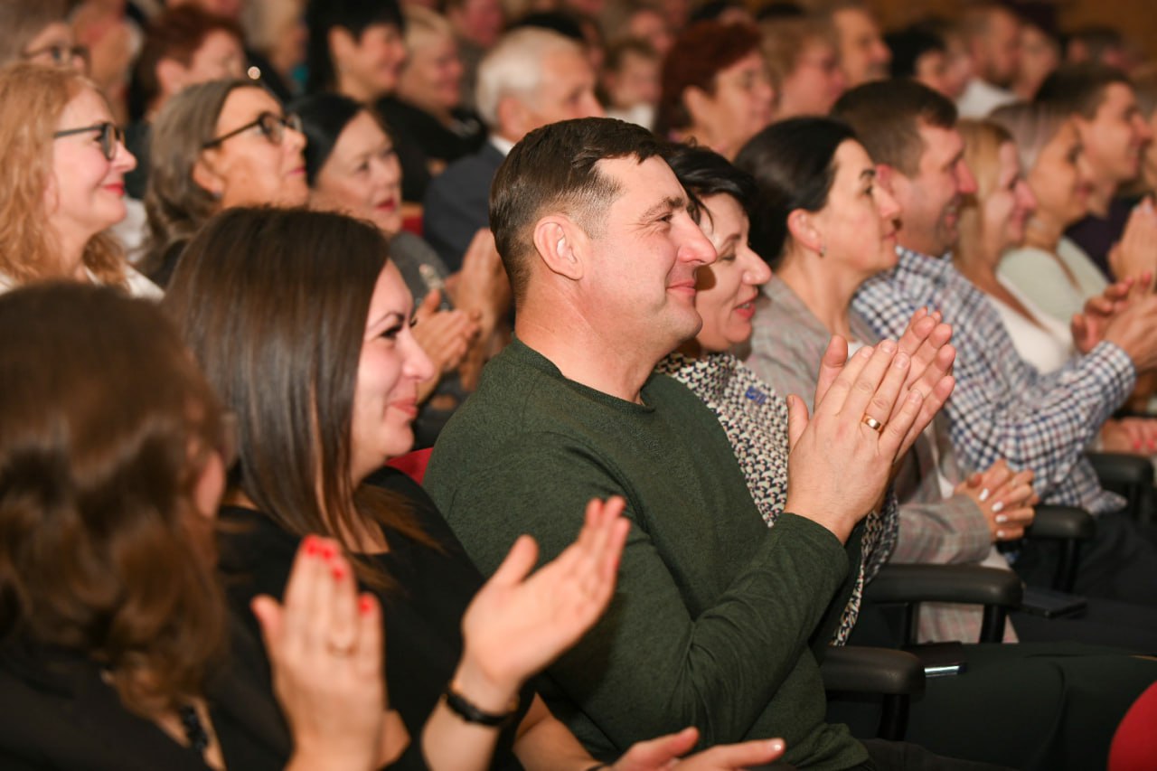 Валентин Коновалов: Уважаемые саяногорцы! Поздравляю вас с 50-летним юбилеем города! Валентин Коновалов: Уважаемые саяногорцы! Поздравляю вас с 50-летним юбилеем города!