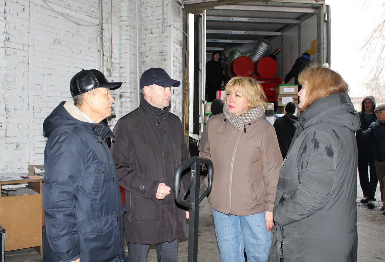 Из Хакасии для бойцов СВО и мирных жителей ЛНР отправлена новая партия гуманитарного груза Из Хакасии для бойцов СВО и мирных жителей ЛНР отправлена новая партия гуманитарного груза