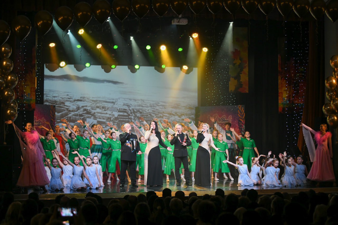 Валентин Коновалов: Уважаемые саяногорцы! Поздравляю вас с 50-летним юбилеем города! Валентин Коновалов: Уважаемые саяногорцы! Поздравляю вас с 50-летним юбилеем города!