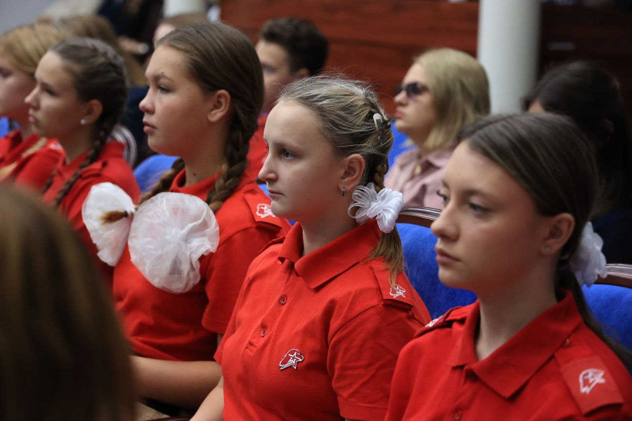 В Хакасии обсудили «Право на детство» В Хакасии обсудили «Право на детство»