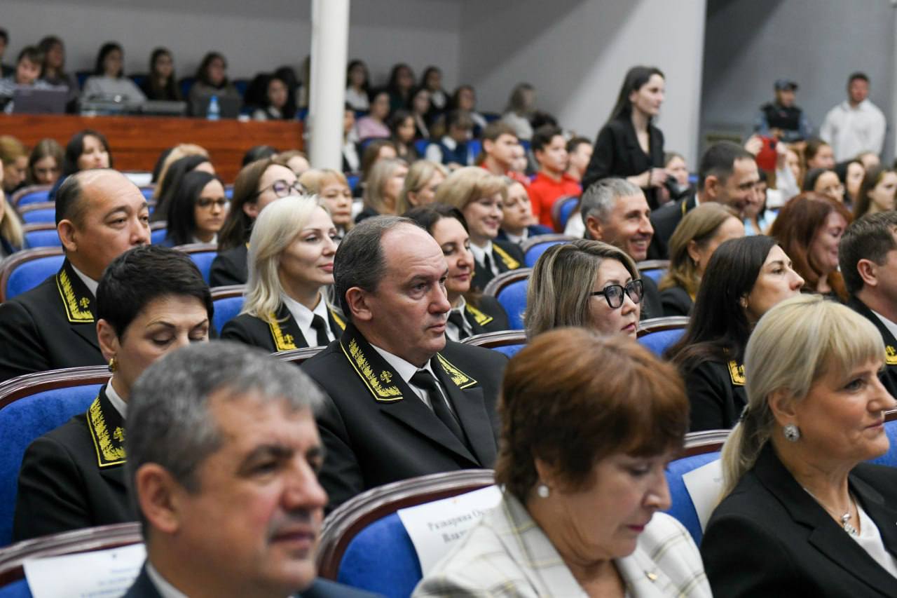 Валентин Олегович выступил на открытии региональной научно-практической конференции «Право на детство: теория и практика» Валентин Олегович выступил на открытии региональной научно-практической конференции «Право на детство: теория и практика»