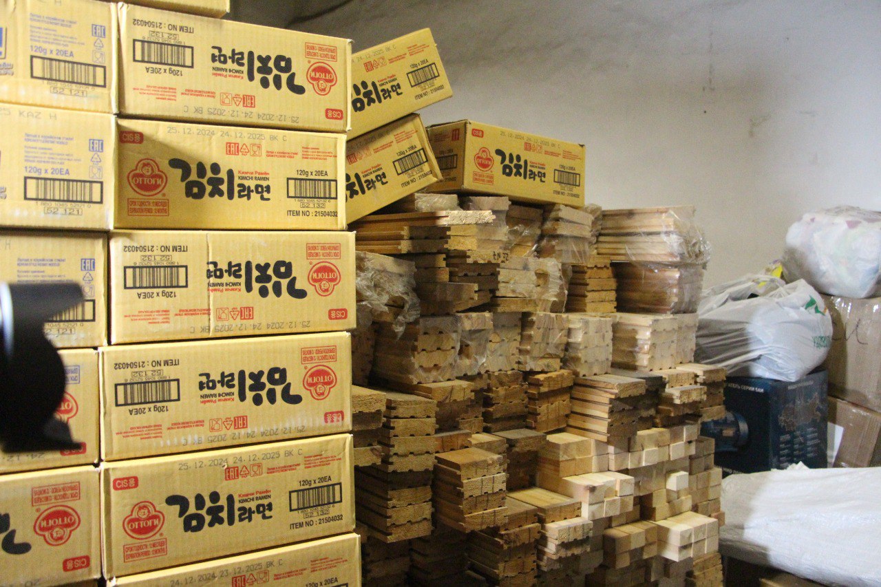 В конце октября мы сообщали о том, что Абакан готовит к отправке «за ленточку» очередной гуманитарный груз В конце октября мы сообщали о том, что Абакан готовит к отправке «за ленточку» очередной гуманитарный груз