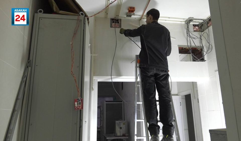 Капитальный ремонт в 10 абаканской школе завершится к концу ноября