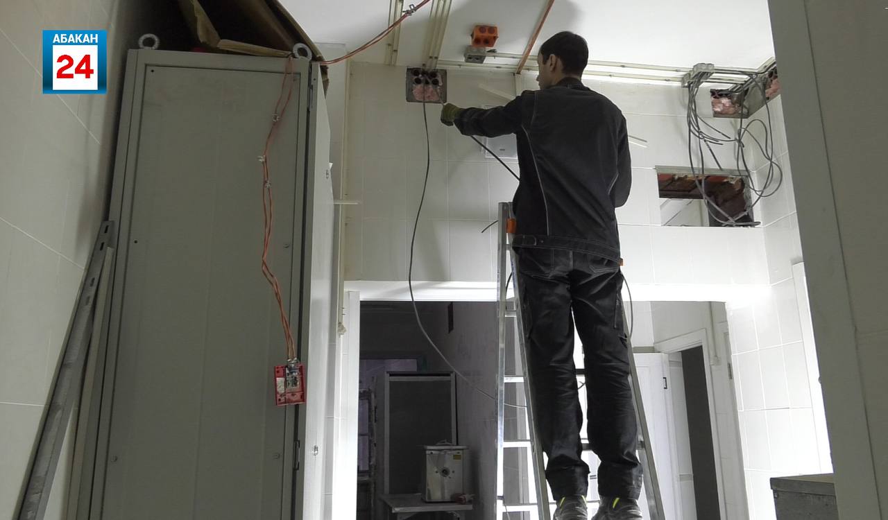 Капитальный ремонт в 10 абаканской школе завершится к концу ноября