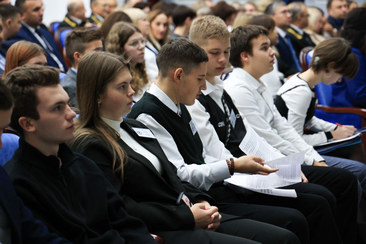 В Хакасии обсудили «Право на детство» В Хакасии обсудили «Право на детство»