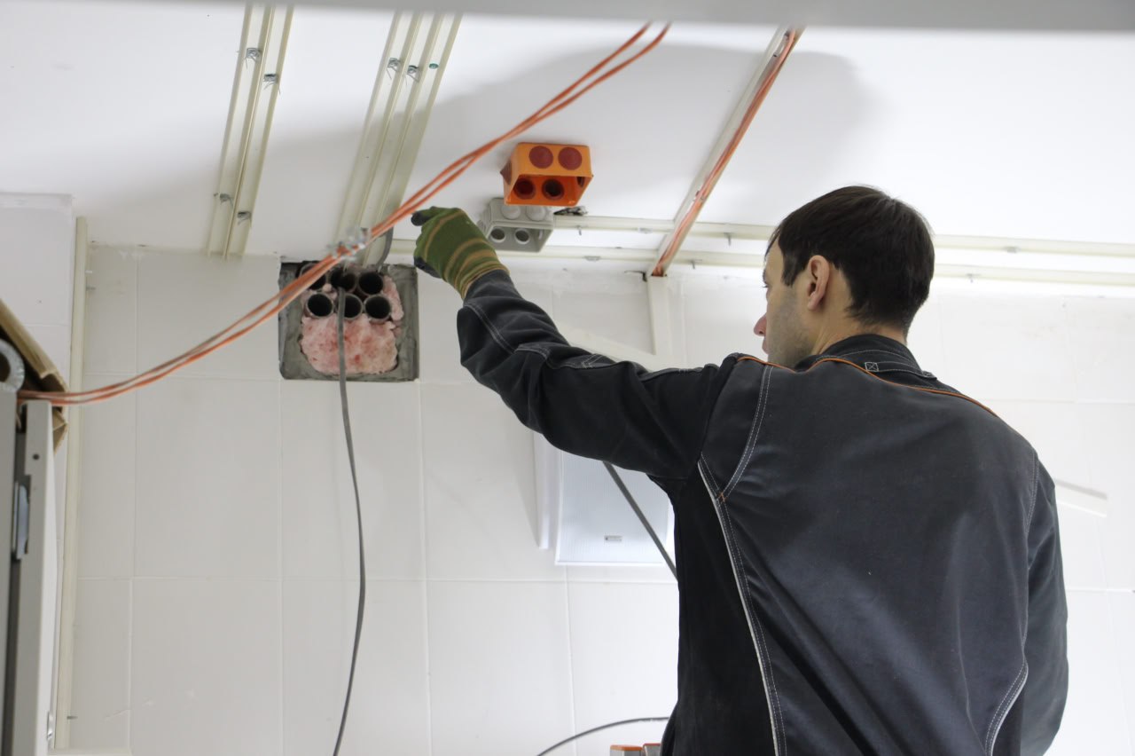 Глава города Абакана Алексей Лемин на очередном штабе в школе № 10 обсудил с подрядчиком продвижение работ на объекте Глава города Абакана Алексей Лемин на очередном штабе в школе № 10 обсудил с подрядчиком продвижение работ на объекте