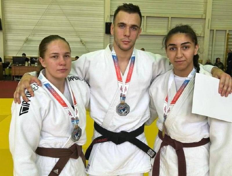 4 серебра и 1 бронзу завоевали дзюдоисты Хакасии на всероссийских соревнованиях в Барнауле 4 серебра и 1 бронзу завоевали дзюдоисты Хакасии на всероссийских соревнованиях в Барнауле
