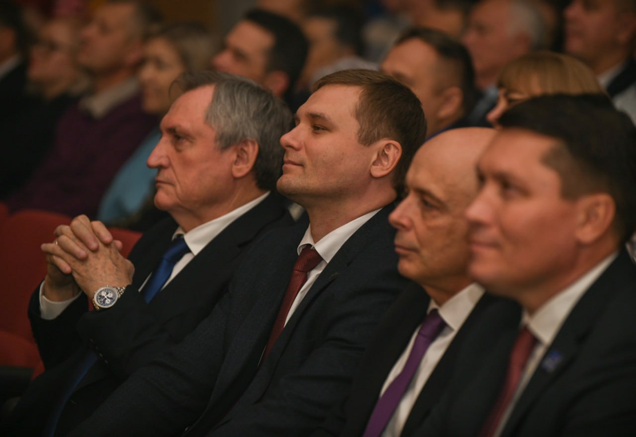 Валентин Коновалов: Уважаемые саяногорцы! Поздравляю вас с 50-летним юбилеем города! Валентин Коновалов: Уважаемые саяногорцы! Поздравляю вас с 50-летним юбилеем города!