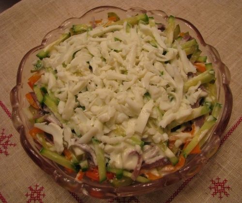 Сочный слоеный салат с говяжьим языком