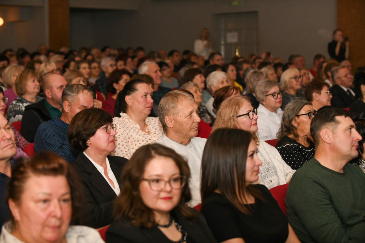 Валентин Коновалов: Уважаемые саяногорцы! Поздравляю вас с 50-летним юбилеем города! Валентин Коновалов: Уважаемые саяногорцы! Поздравляю вас с 50-летним юбилеем города!