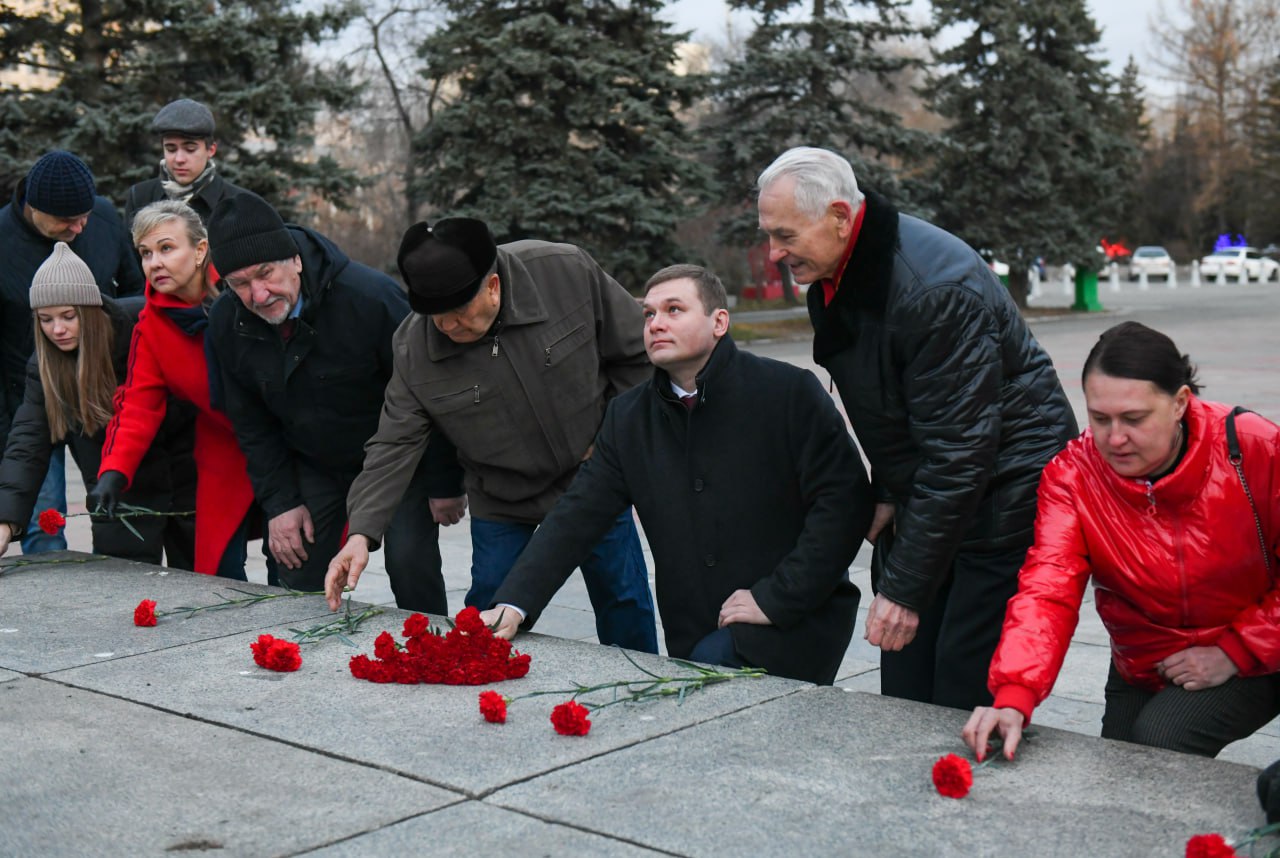 Валентин Коновалов: 108 лет назад началась Великая Октябрьская социалистическая революция Валентин Коновалов: 108 лет назад началась Великая Октябрьская социалистическая революция