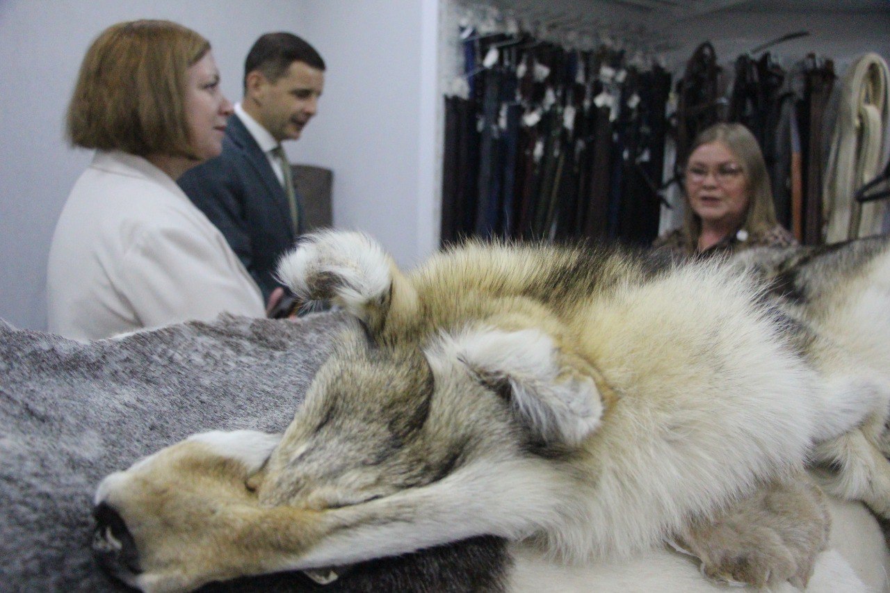 Проект «Сделано в Абакане» продолжает свою работу и сегодня знакомит вас с «Миром мастеров» – местом, объединяющим людей, которые «живут» и «дышат» кожей Проект «Сделано в Абакане» продолжает свою работу и сегодня знакомит вас с «Миром мастеров» – местом, объединяющим людей, которые «живут» и «дышат» кожей