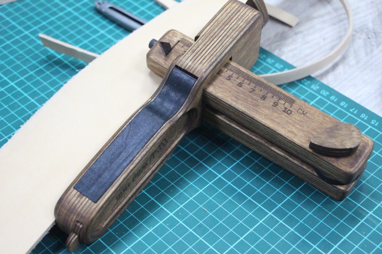 Проект «Сделано в Абакане» продолжает свою работу и сегодня знакомит вас с «Миром мастеров» – местом, объединяющим людей, которые «живут» и «дышат» кожей Проект «Сделано в Абакане» продолжает свою работу и сегодня знакомит вас с «Миром мастеров» – местом, объединяющим людей, которые «живут» и «дышат» кожей