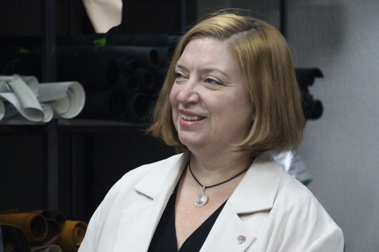 Проект «Сделано в Абакане» продолжает свою работу и сегодня знакомит вас с «Миром мастеров» – местом, объединяющим людей, которые «живут» и «дышат» кожей Проект «Сделано в Абакане» продолжает свою работу и сегодня знакомит вас с «Миром мастеров» – местом, объединяющим людей, которые «живут» и «дышат» кожей