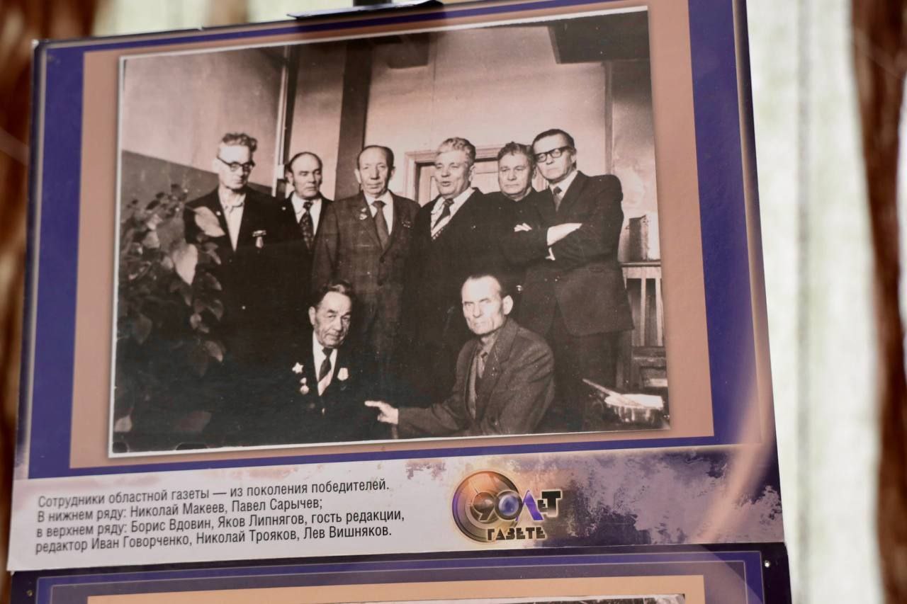 Сергей Сокол поздравил с юбилеем старейшую газету «Хакасия» Сергей Сокол поздравил с юбилеем старейшую газету «Хакасия»