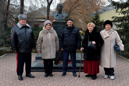 Министр внутренних дел по Республике Хакасия Владимир Генералов встретился с родителями погибших сотрудников