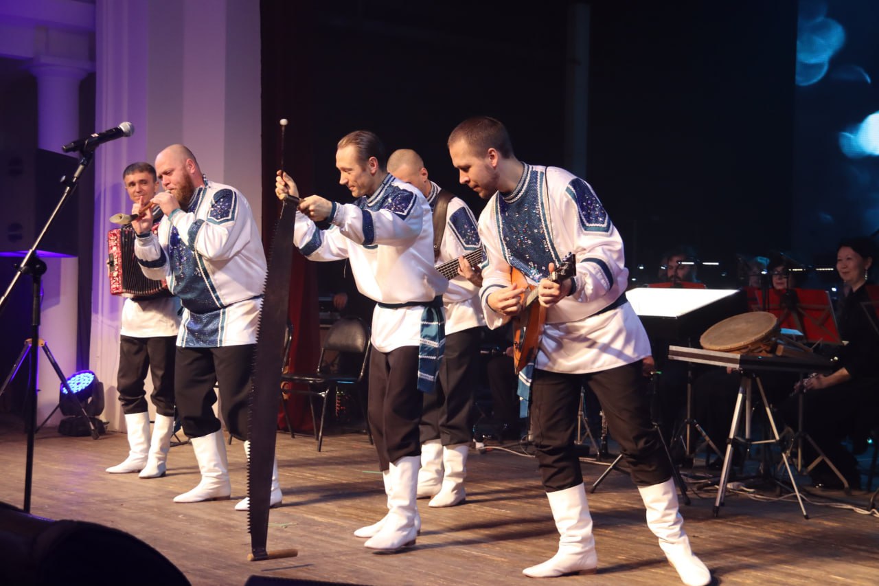 По итогам 15 грантового конкурса Президентского фонда культурных инициатив один из победителей – абаканский проект «Сказки нашей балалаечки», который придумал художественный руководитель нашего муниципального ансамбля... По итогам 15 грантового конкурса Президентского фонда культурных инициатив один из победителей – абаканский проект «Сказки нашей балалаечки», который придумал художественный руководитель нашего муниципального ансамбля...