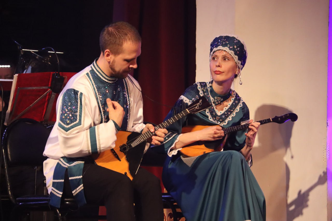 По итогам 15 грантового конкурса Президентского фонда культурных инициатив один из победителей – абаканский проект «Сказки нашей балалаечки», который придумал художественный руководитель нашего муниципального ансамбля... По итогам 15 грантового конкурса Президентского фонда культурных инициатив один из победителей – абаканский проект «Сказки нашей балалаечки», который придумал художественный руководитель нашего муниципального ансамбля...